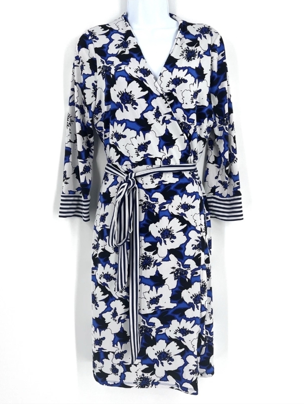 The Limited Blue and White Floral 3/4 Sleeve Wrap Dress Medium - Picture 2 of 9